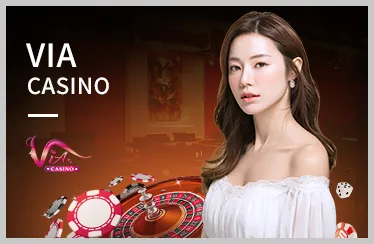 Bàn chơi Blackjack với người chia bài và các lá bài
